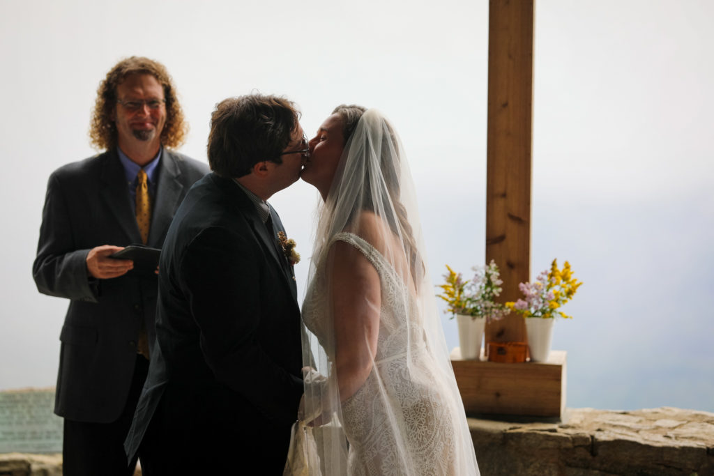 First kiss at the Pretty Place wedding venue