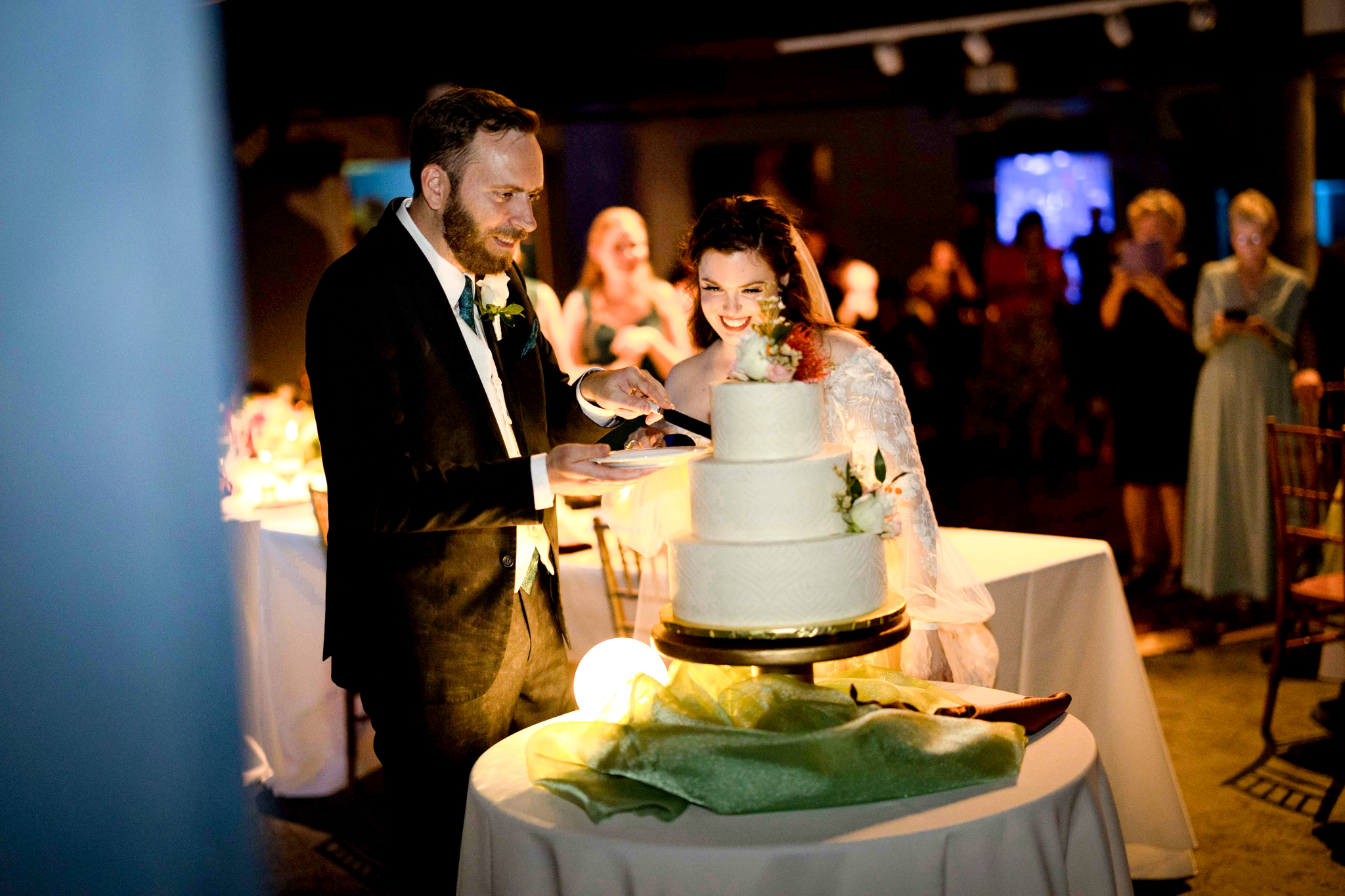 A bride and groom cut the wedding cake at a Aquarium Wedding. 